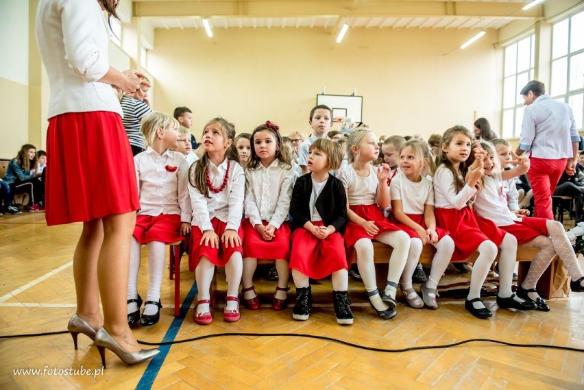 Szkoła Podstawowa w Fałkowie zaśpiewała dla Niepodległej