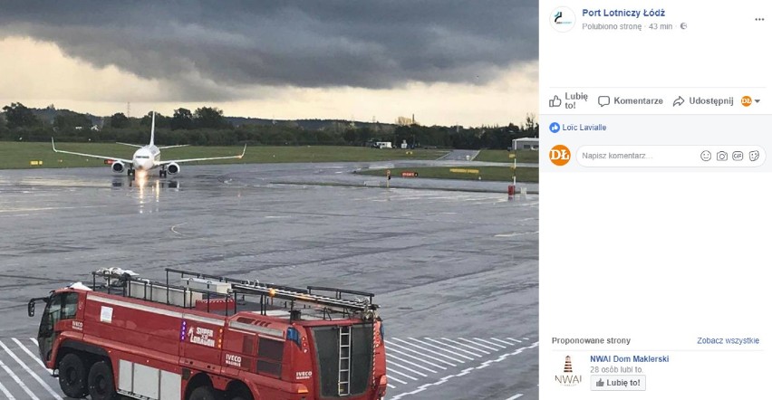 Akcja ratowników na lotnisku w Łodzi. Pasażerka samolotu...