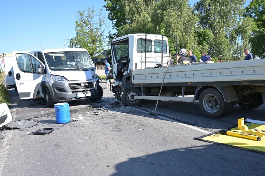 W Radzyniu Chełmińskim zderzyły się dwa samochody dostawcze. Jedna osoba trafiła do szpitala