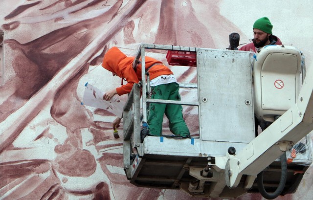 Na bocznej ścianie kamienicy przy ul. Reja powstał mural nawiązujący do powstającego po sąsiedzku Muzeum Handlu Wiślanego "Flis" w Grudziądzu