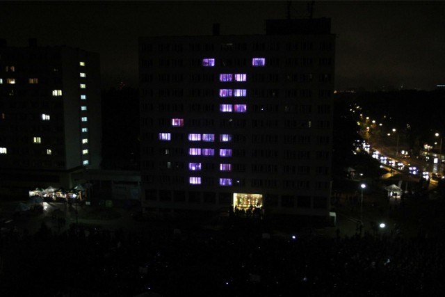 Projekt P.I.W.O na wrocławskim wieżowcu SkyTower w grudniu 2012 r.