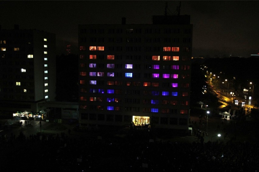 Projekt P.I.W.O na wrocławskim wieżowcu SkyTower w grudniu...