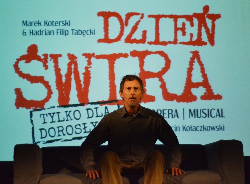 „Dzień świra” trafia na deski także innych teatrów. W 2017...