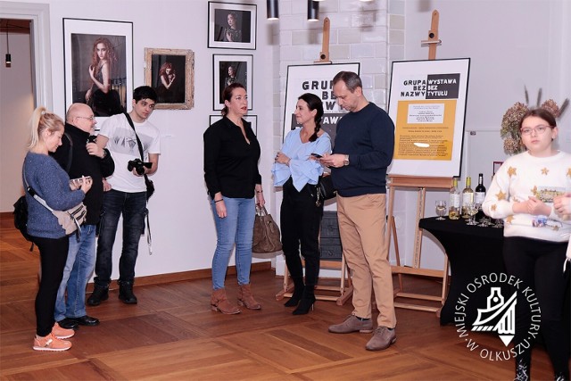 Artyści z powiatu olkuskiego pokazali swoje prace na wernisażu "Wystawy bez tytułu"