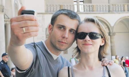 Anna i Damian Molka z Bełchatowa mogli sobie robić zdjęcia jedynie na dziedzińcu wawelskiego zamku




FOT. KATARZYNA  PROKUSKA