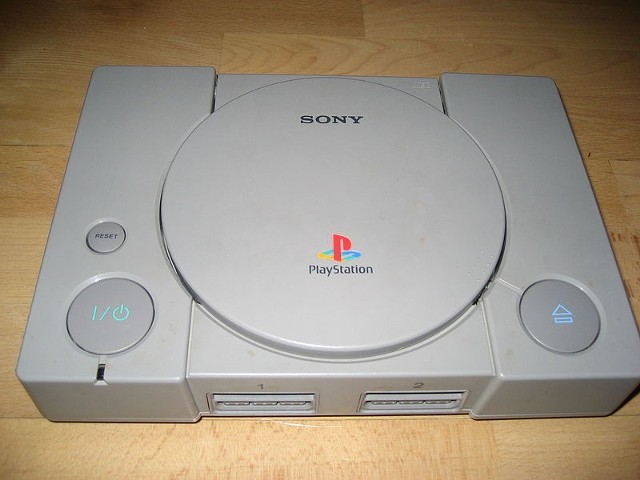 Źródło: http://commons.wikimedia.org/wiki/File:PlayStation1.JPG