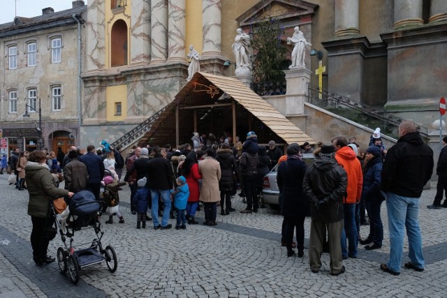 25 i 26 grudnia od godz. 14 do godz. 17, można w Przemyślu zobaczyć żywą szopkę bożonarodzeniową.

Szopka stanęła przy kościele Franciszkanów na ul. Franciszkańskiej.