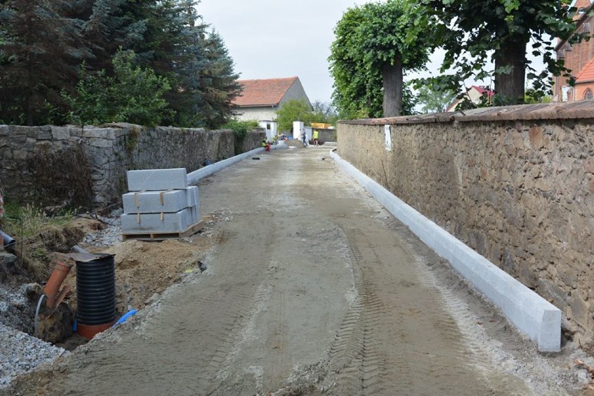 Rozpoczęła się przebudowa centrum Jaroszowa. Rynek wsi zmieni się nie do poznania (ZDJĘCIA)