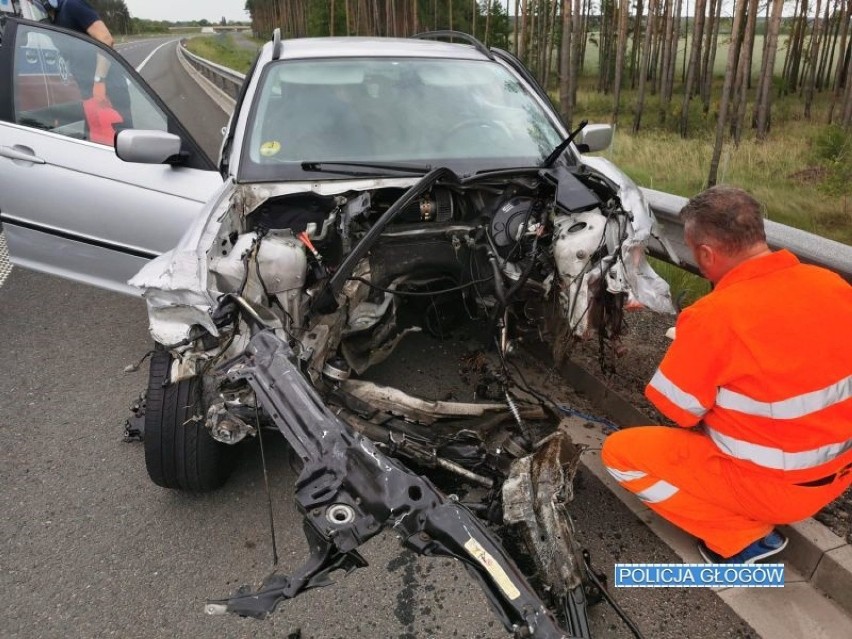 Głogów: Na S3 bmw wypadło z drogi i uderzyło w bariery . Kierowca miał dożywotni zakaz prowadzenia pojazdów