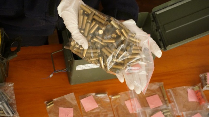 Myszków: zatrzymano handlarzy nielegalnej broni, amunicji i amfetaminy