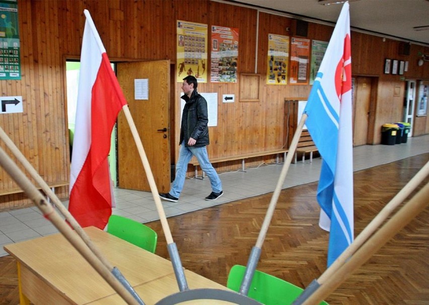 Wybory do rad dzielnic w Gdyni potrwają do godz. 20