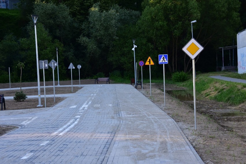 Gorlickie miasteczko rowerowe w pełnej krasie. Są znaki, światła, drogi i chodniki, a nawet przejazd kolejowy [ZDJĘCIA]