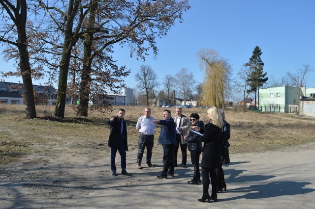 Plac pod budowę szkoły muzycznej w Lipnie przekazany. Szkoła stanie w miejscu starego szpitala psychiatrycznego