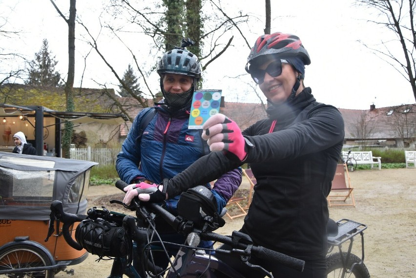 Agnieszka i Maciej odebrali paszport rowerzysty