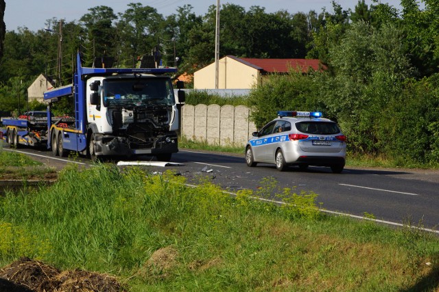 W Niedźwiadach ciężarówka zderzyła się z autobusem