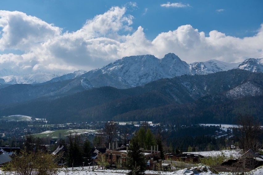 Tatry. Niżej wiosna, wyżej zima i zagrożenie lawinowe [ZDJĘCIA]