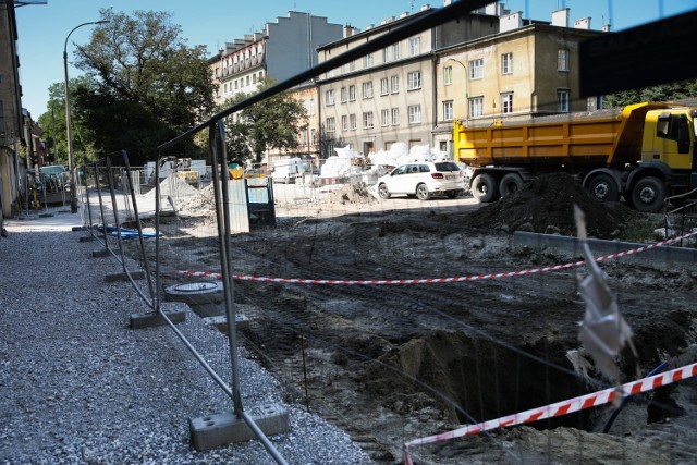 Remont placu Biskupiego wciąż trwa.