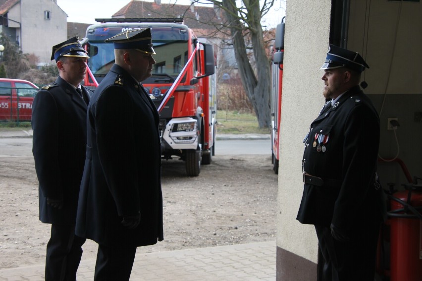 Przekazano dwa pojazdy pożarnicze dla OSP w Zdunach [ZDJĘCIA + FILM]