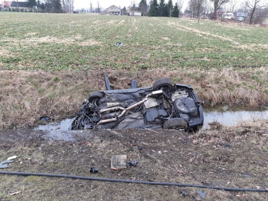 Kończewice. Groźny wypadek na drodze krajowej nr 22. Zderzenie, dachowanie, przyleciał śmigłowiec LPR