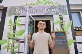 Bar Koperkowy. Daniel wyjechał z Ukrainy i założył w Warszawie bar mleczny. Magda Gessler zmieniła jego lokal w elegancką restaurację