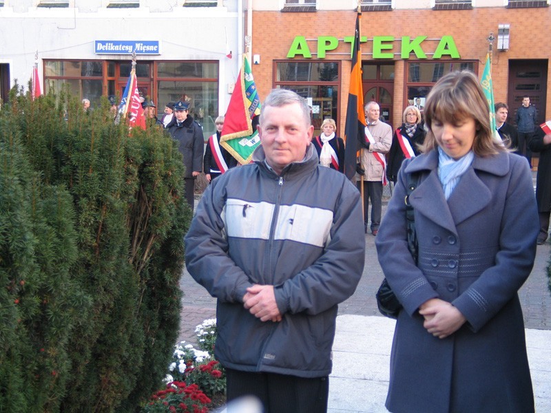 Syców: Delegacje złożyły wieńce pod obeliskiem