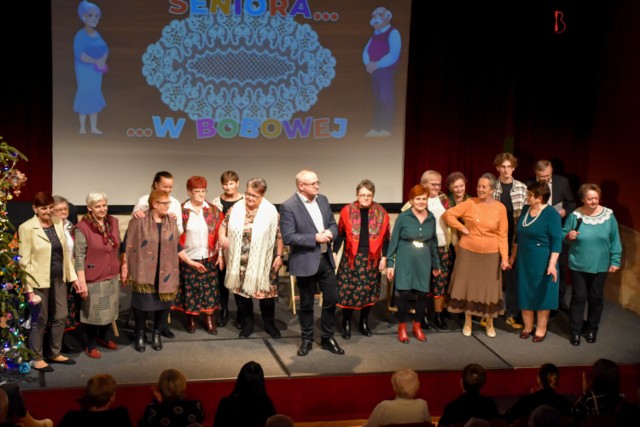 Wesołe jest życie seniora… w Bobowej na sądeckiej scenie teatralnej