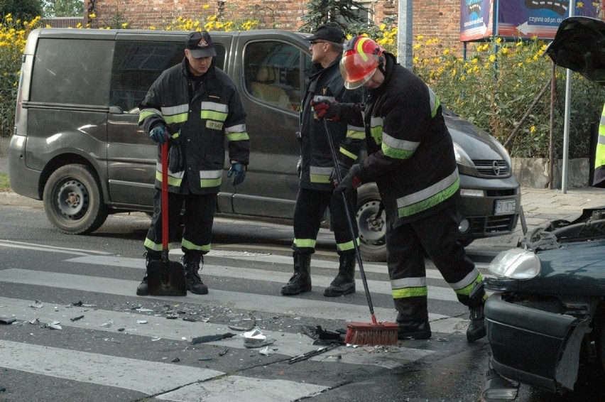 Zderzenie dwóch aut na ulicy Staszica [FOTO]