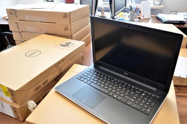30 laptopów trafiło dziś do jasielskich szkół.