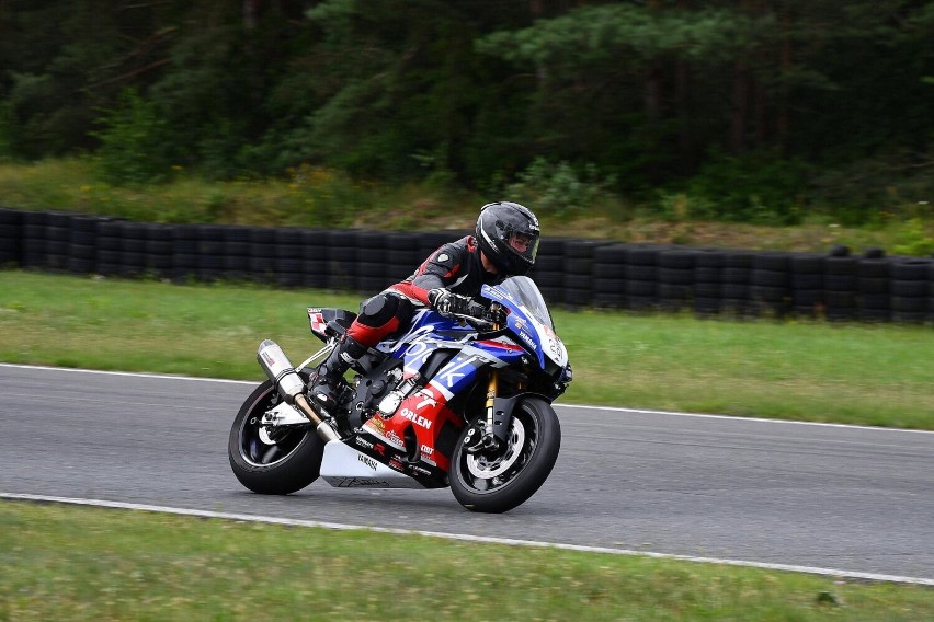 Trening motocyklistów na Torze Poznań, w Przeźmierowie