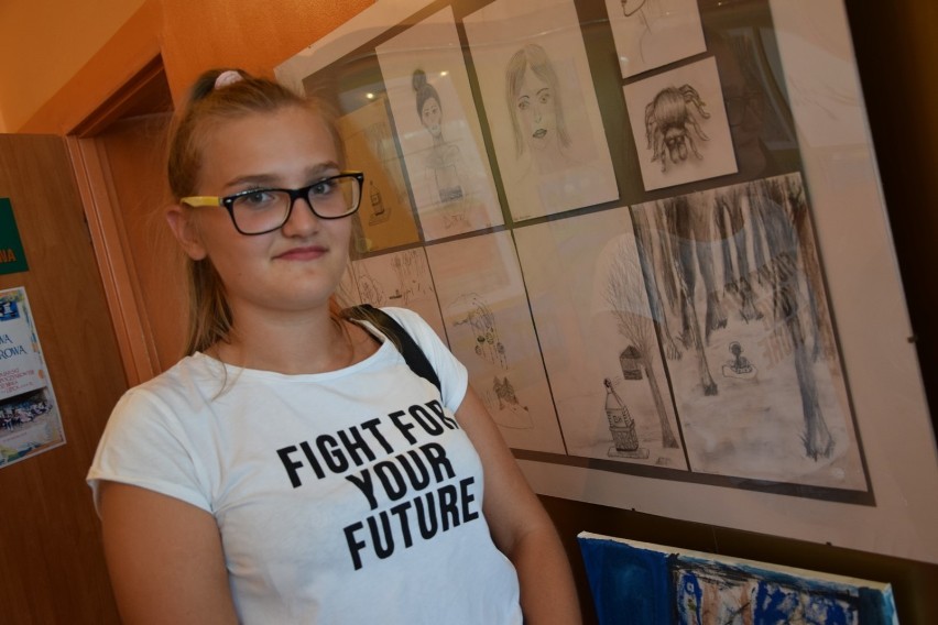 Poplenerowa wystawa prac młodych plastyków w Spółdzielczym Domu Kultury w Sieradzu (zdjęcia)