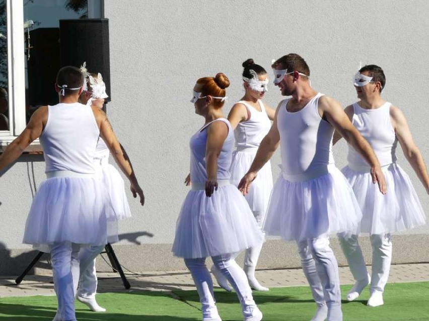 Festyn "Letnie białe szaleństwo" w Szkole Podstawowej w Lamkach