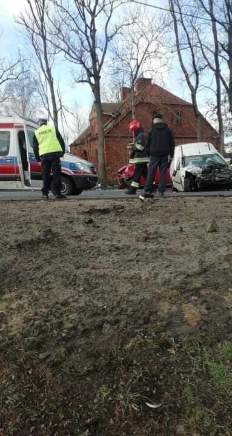 Wypadek dwóch volkswagenów na drodze Włocławek - Brześć Kujawski [OSP w oku kamery - wideo]
