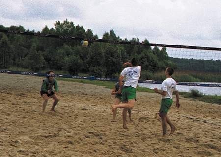 Mistrzostwa Ślaska w sitkówce plażowej cieszyły się w tym roku ogromnym zainteresowaniem. Fot. W. W. Wacławek