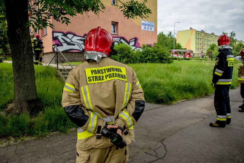 Wałbrzych: Sześć jednostek Straży Pożarnej na ulicy Długiej. Co się dzieje?