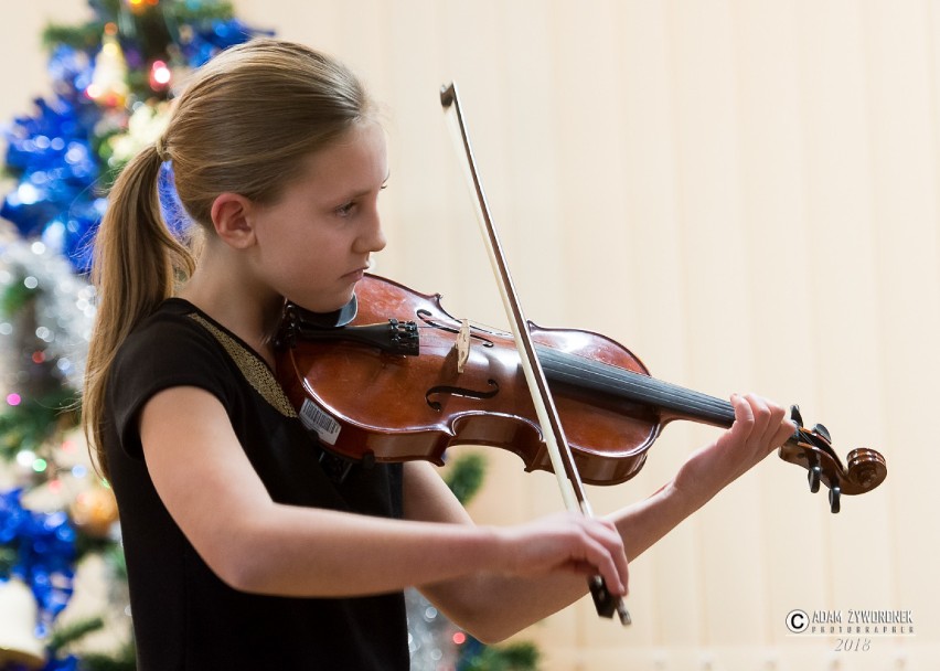 Świąteczny popis klas skrzypiec szkoły muzycznej w Żaganiu [ZDJĘCIA]