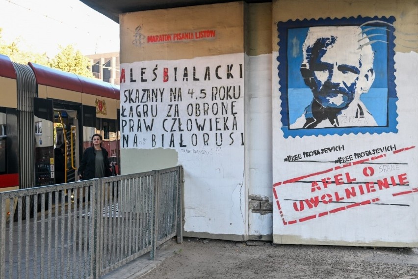 Aleś Bialacki z Pokojową Nagrodą Nobla. Ma swój mural w...