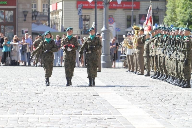 WSOWL Wrocław: 80 absolwentów zasiliło szeregi korpusu oficerskiego (ZDJĘCIA)