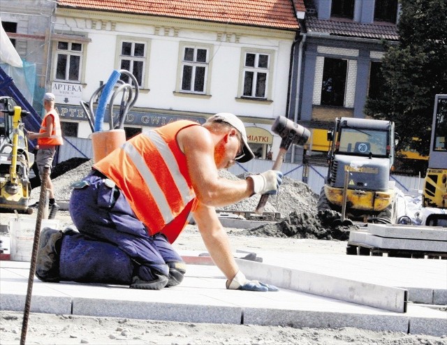 Na Rynku i bocznych uliczkach nadal trwają prace