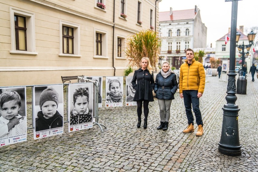 100 twarzy Świebodzina na 100-lecie odzyskania niepodległości. Wyjątkowa wystawa na rynku 