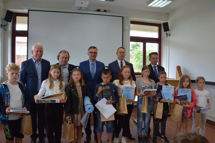 Podsumowanie konkursu "Bezpieczna szkoła" i wręczenie nagród...