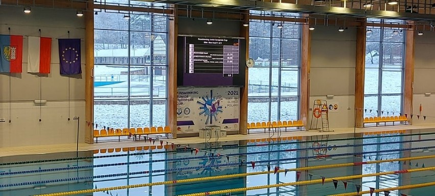 UKS Delfin Jastarnia w Pucharze Europy Juniorów. Na międzynarodowych zawodach pływacy z Półwyspu Helskiego zdobyli ponad 10 medali | ZDJĘCIA