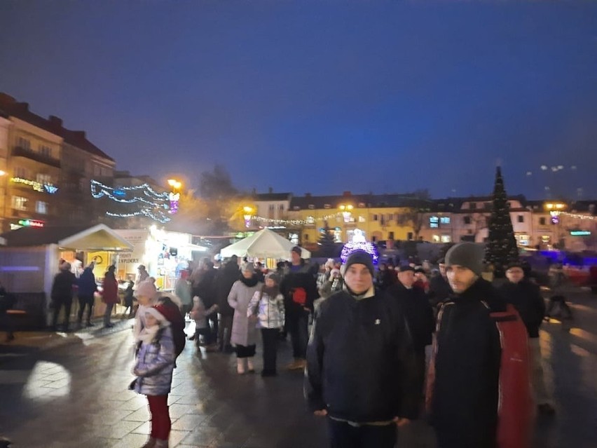 Rozświetlenie choinki rozpocznie jarmark świąteczny w Ostrowcu (ZAPIS TRANSMISJI)