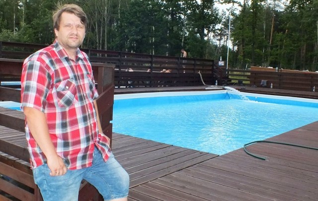 Marek Wójcik, kierownik krytej pływalni i letnich basenów przewiduje: baseny za tydzień, kryta pływalnia w środę.