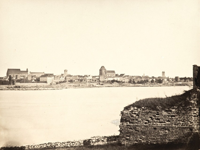 Najstarsze znane zdjęcie wiślanej panoramy Torunia....