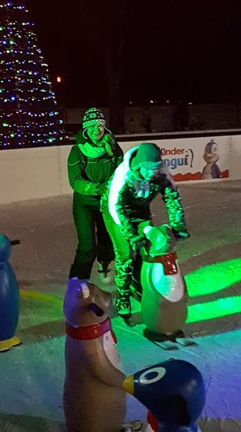 Lododisco w Ustroniu po raz kolejny, łyżwy, tańce i świetna zabawa na ustrońskim lodowisku (ZDJĘCIA)