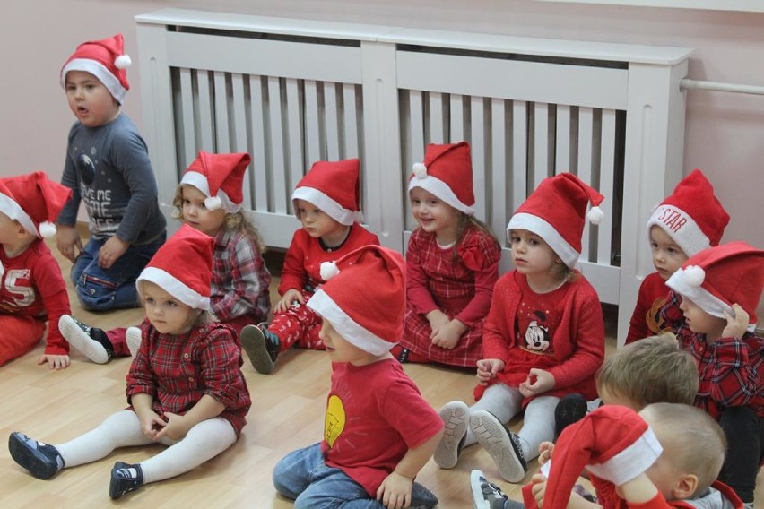 Maluchy ze żłobka w Sędziszowej doczekały się spotkania z Mikołajem. To był dzień pełen wrażeń