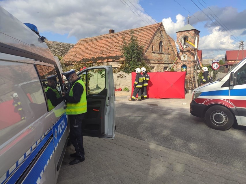 Tragiczny wypadek w Zaborówcu. Bus wjechał w drogowców, dwie osoby nie żyją. To pracownicy Zarządu Dróg Powiatowych