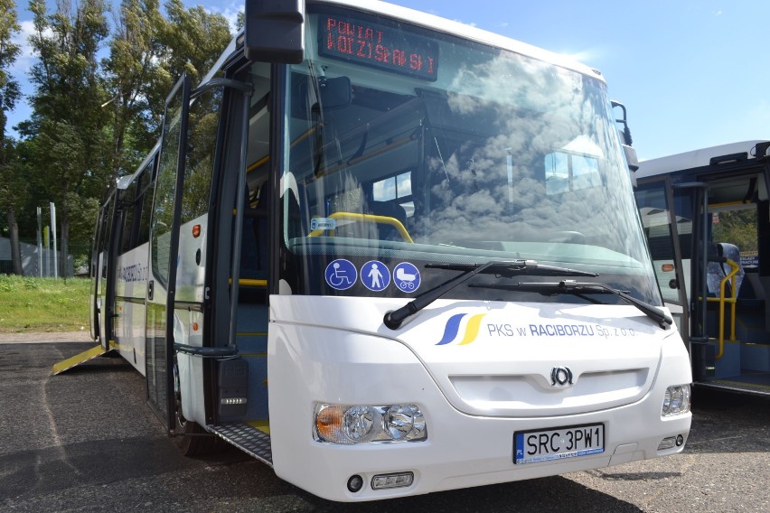 Nowe autobusy wyjechały na drogi powiatu wodzisławskiego i...