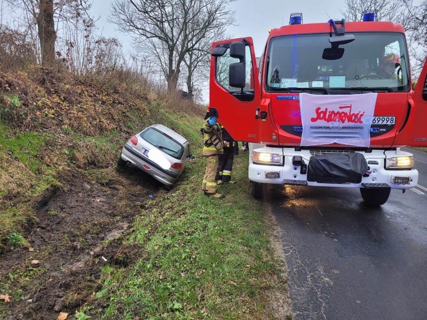 Auto wjechało do rowu w Nasiegniewie