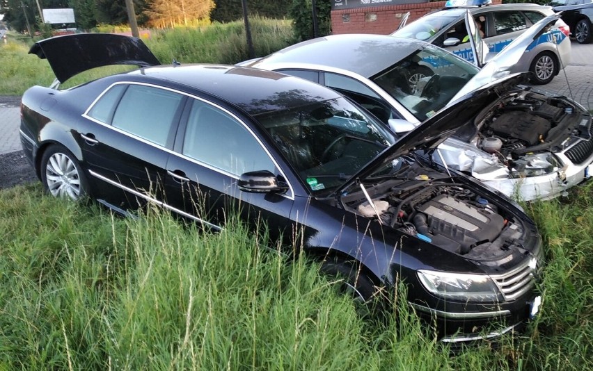 Zderzenie dwóch samochodów na trasie wojewódzkiej w Przyłęku [FOTO]